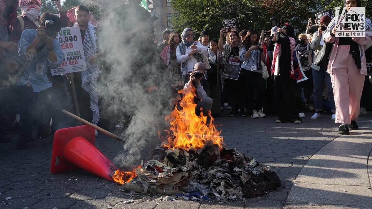 A pile of garbage burns in the Hamas career for professionals