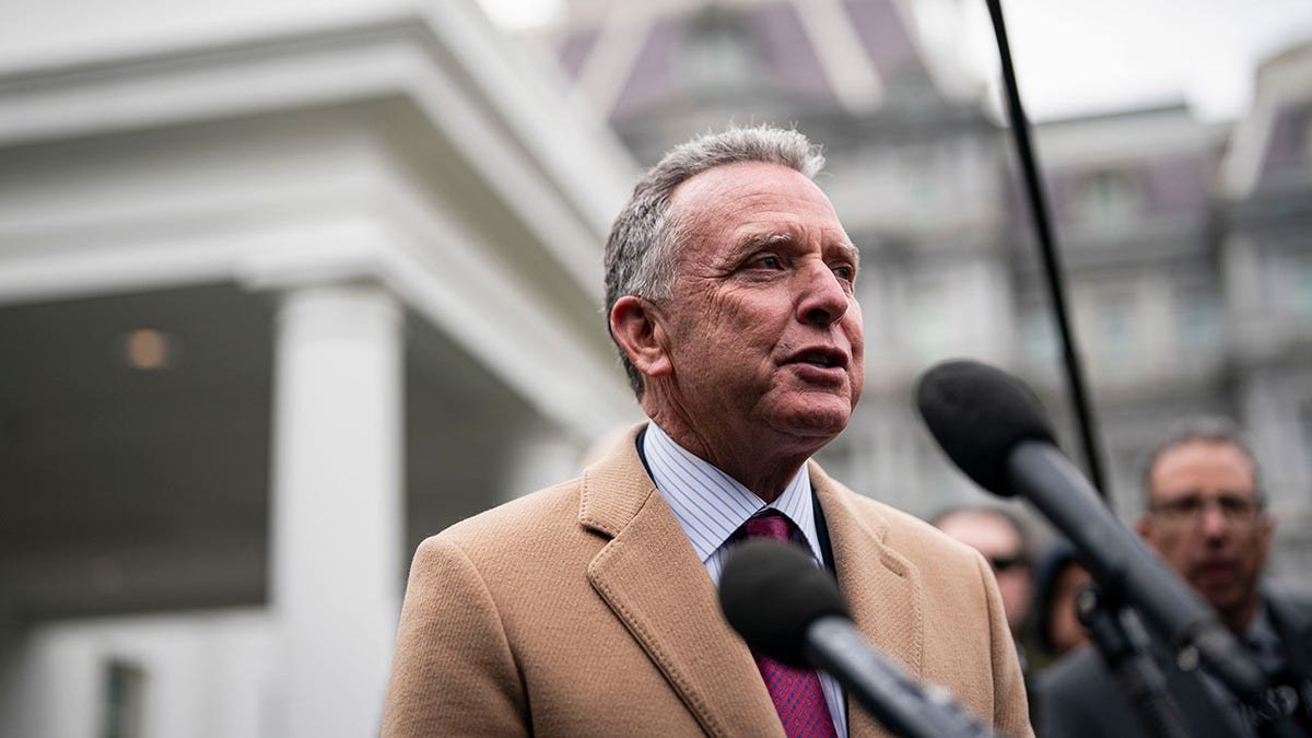 Witkoff speaks to correspondents outside the White House