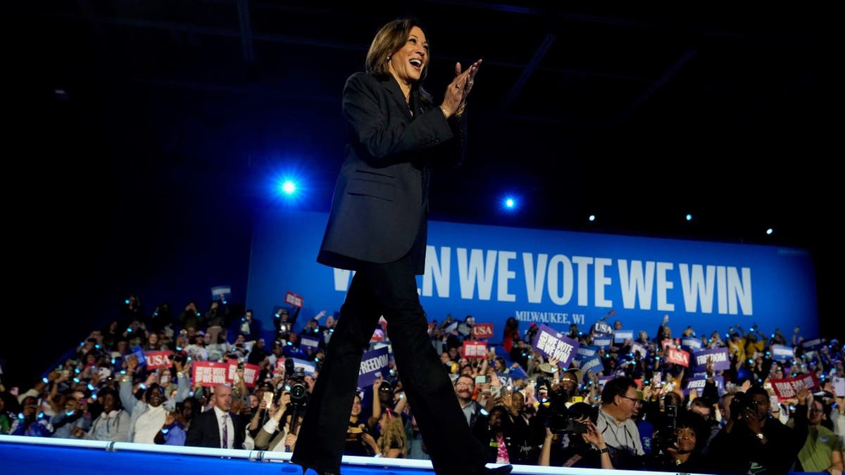 Democratic Presidential Vice President, Kamala Harris, arrived to speak during a campaign march at the Wisconsin Fair State Gallery in West Alice and Wisconsin, on Friday, November 1, 2024 (AP Photo/Jacquuelyn Martin)