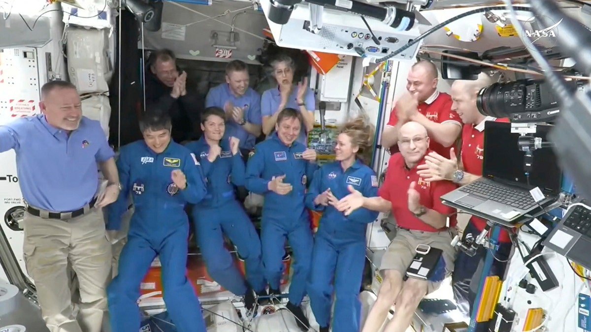The 10 crew reaches ISS