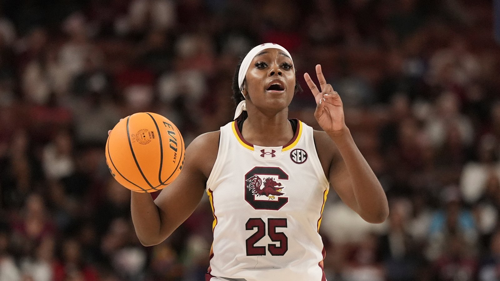 South Carolina Raven Johnson brings the ball to the bottom of the stadium against Oklahoma during the second half during the NCAA university basketball match in the semi -finals of the Southeast Conference Championship, Saturday, March 8, 2025, in Greenville, SC (AP Photo/Chris Carlson)