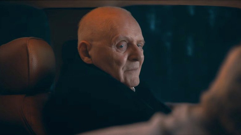 Anthony Hopkins in the role of William is looking into a choassable manner in Bill Scarsgard