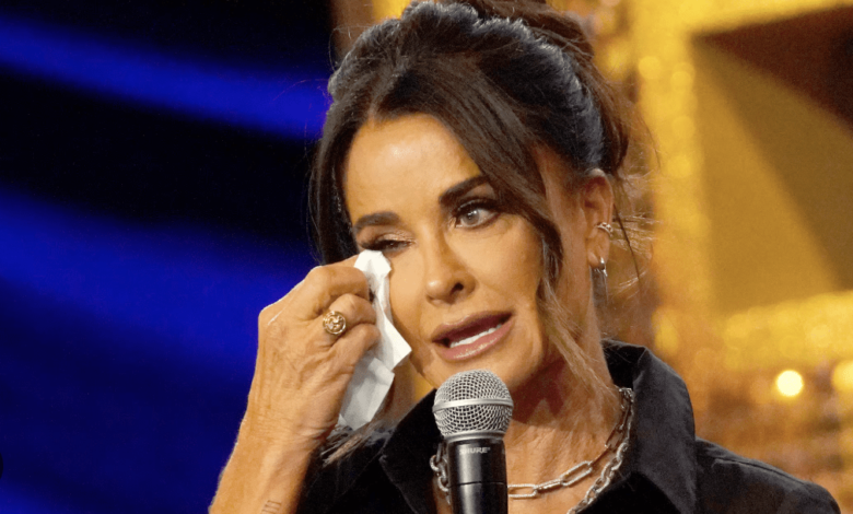 1742418431 Kyle Richards Says Mauricio REFUSED to Talk About Suspect Kissing.png