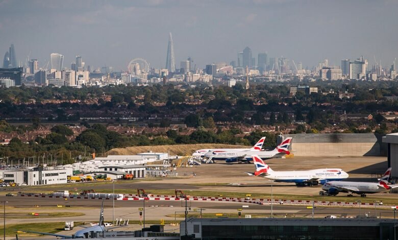 1742607222 Delta American United issue travel waivers due to Heathrow Airport.jpg