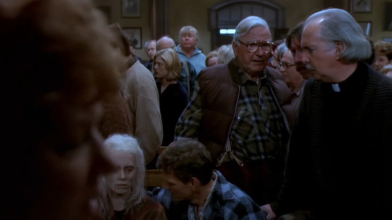 A group of citizens seems afraid in the storm of the century