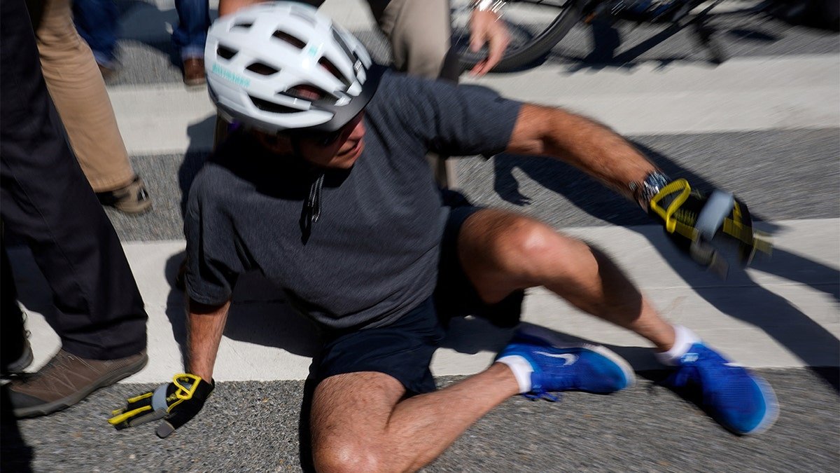 President Biden fell from his bike in the Beach of Rahubouth, Dilayer