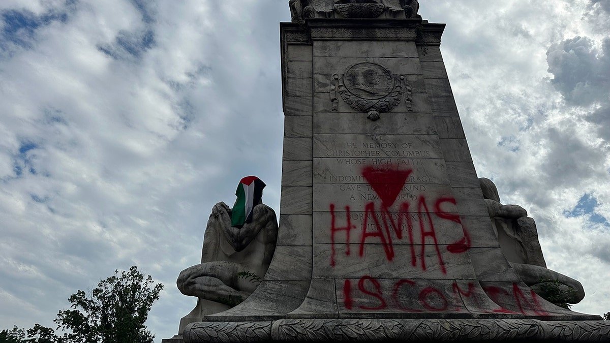 Hamas Graffiti on mounument in the capital
