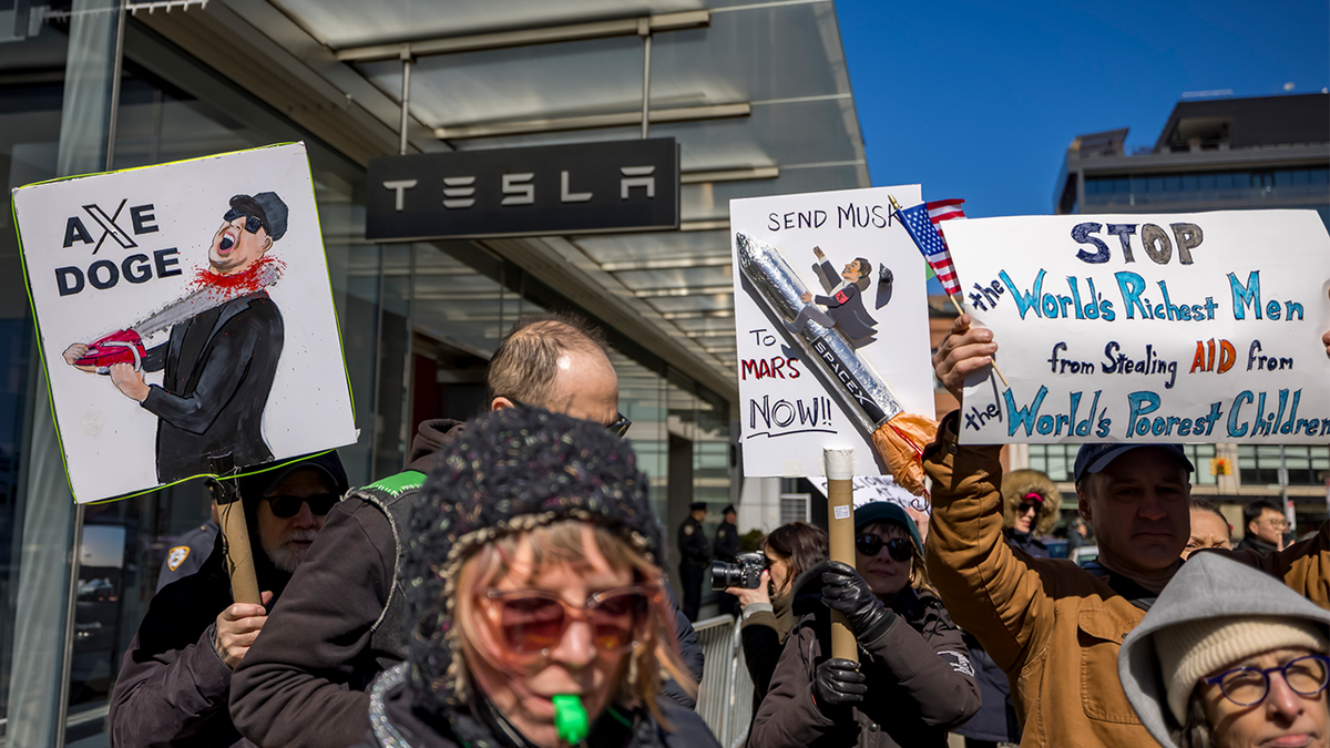 Hundreds of protest outside the Tesla showroom on March 8, 2025. Photography by Michael Nigro/Pacific/Lightroctic via Getty Images)