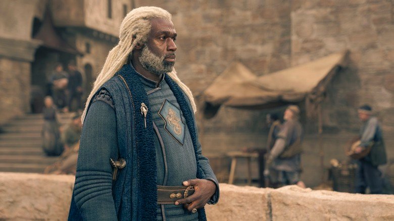 Lord Corlill Villarion walks next to Dragonstone's sidewalks at the dragon house