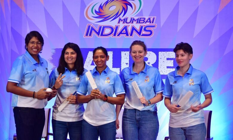 Bollywood legend passionately cheers for Mumbai Indians at MI vs.jpg