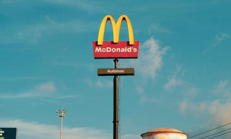 McRobin Hood Post says McDonalds worker fed friends for free.jpg