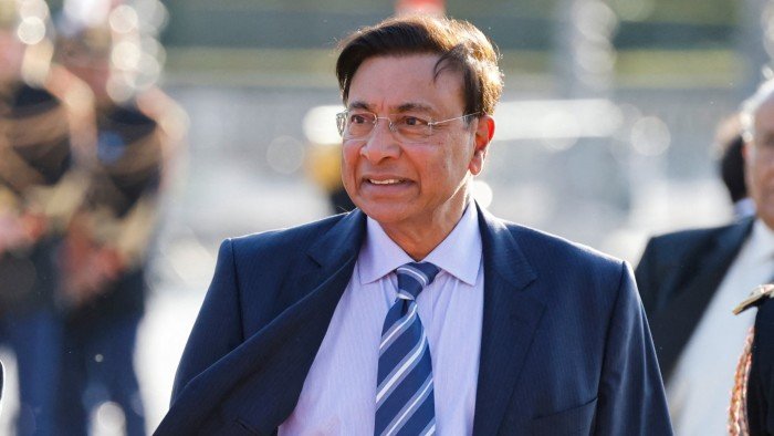 Steel tycoon Lakshmi Mittal plans to leave UK after non dom.jpg