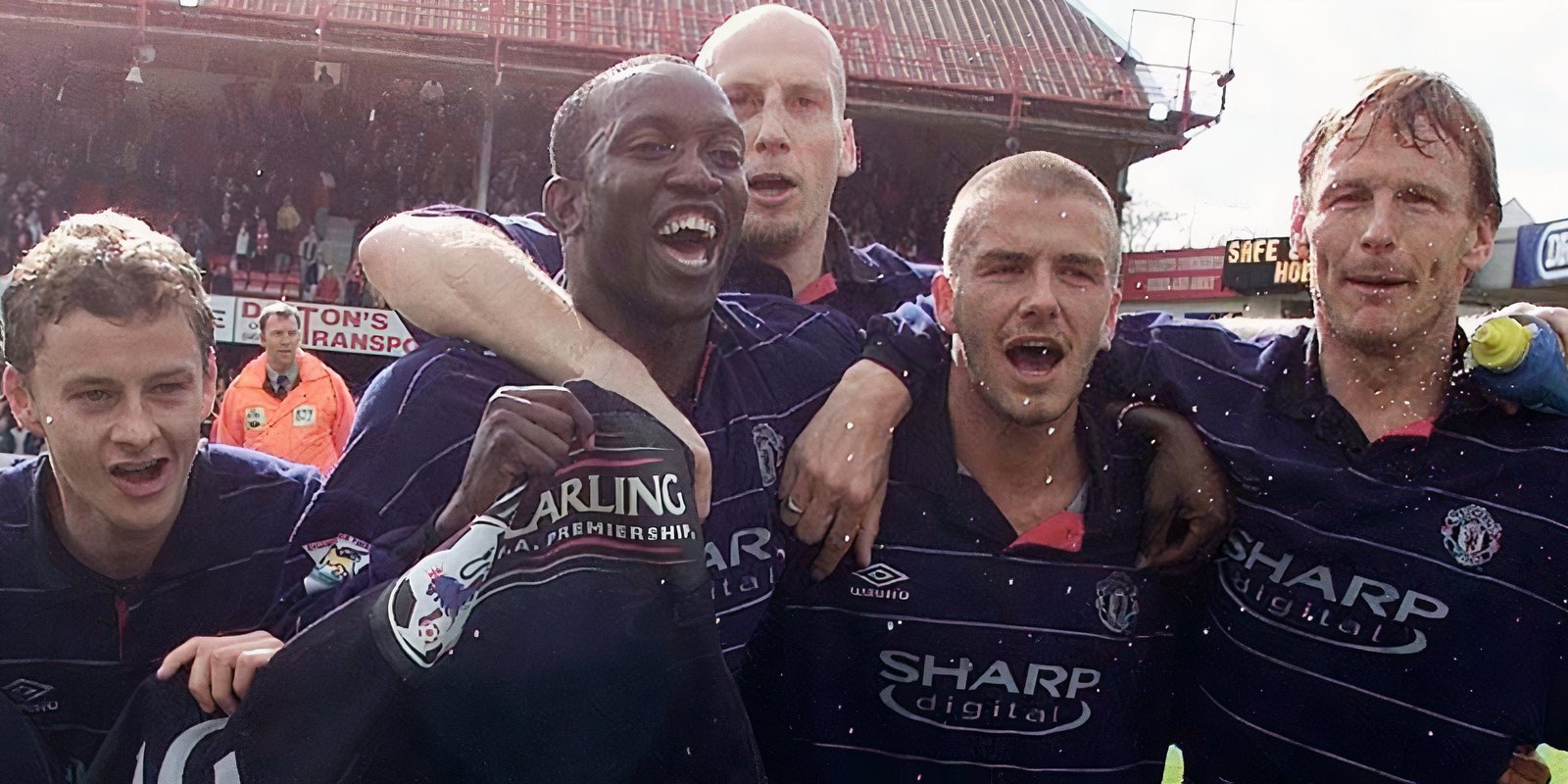 MAN-UTD-Premier-Legue-Solskjaer-YORKE-Stam-Beckham-Sheringham