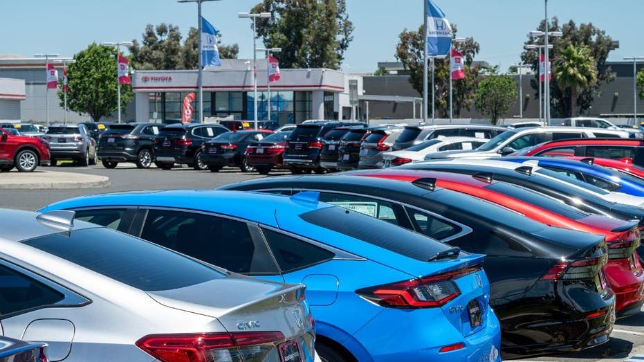 Honda agent lined up with cars