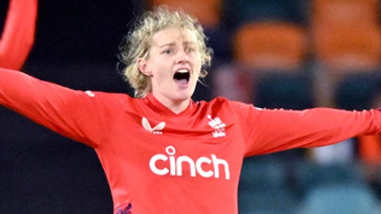 Charlie Dean from England, Women's Ayorphone (Associated Press)