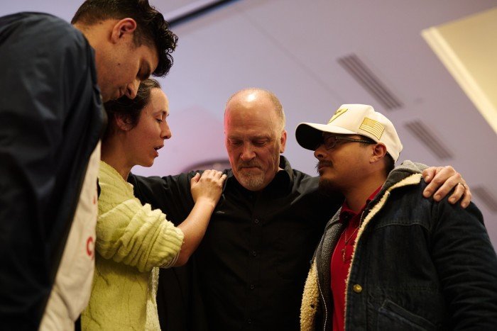 The judge of the court court, Brad Shimel, prays the voters after he abdicated during his concert on the election night at Milwaukee Marriott West on April 1, 2025 in Boyuki, Wisconsin