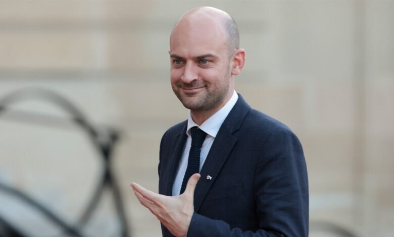 1743665355 France asks for cooperation instead of confrontation after Trumps 10.jpg