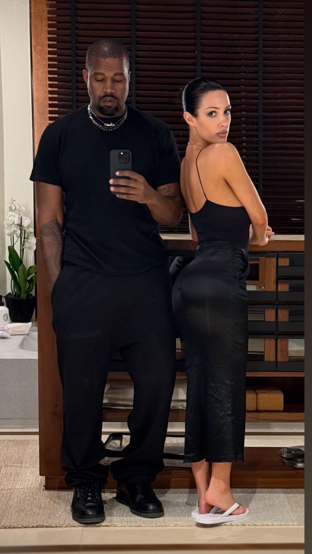 Kanye West and Bianca dance