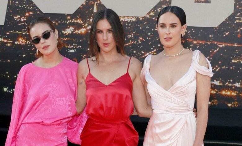 1743702045 Bruce Willis Daughter Rumer Takes Baths With Her Adult Sisters.jpg