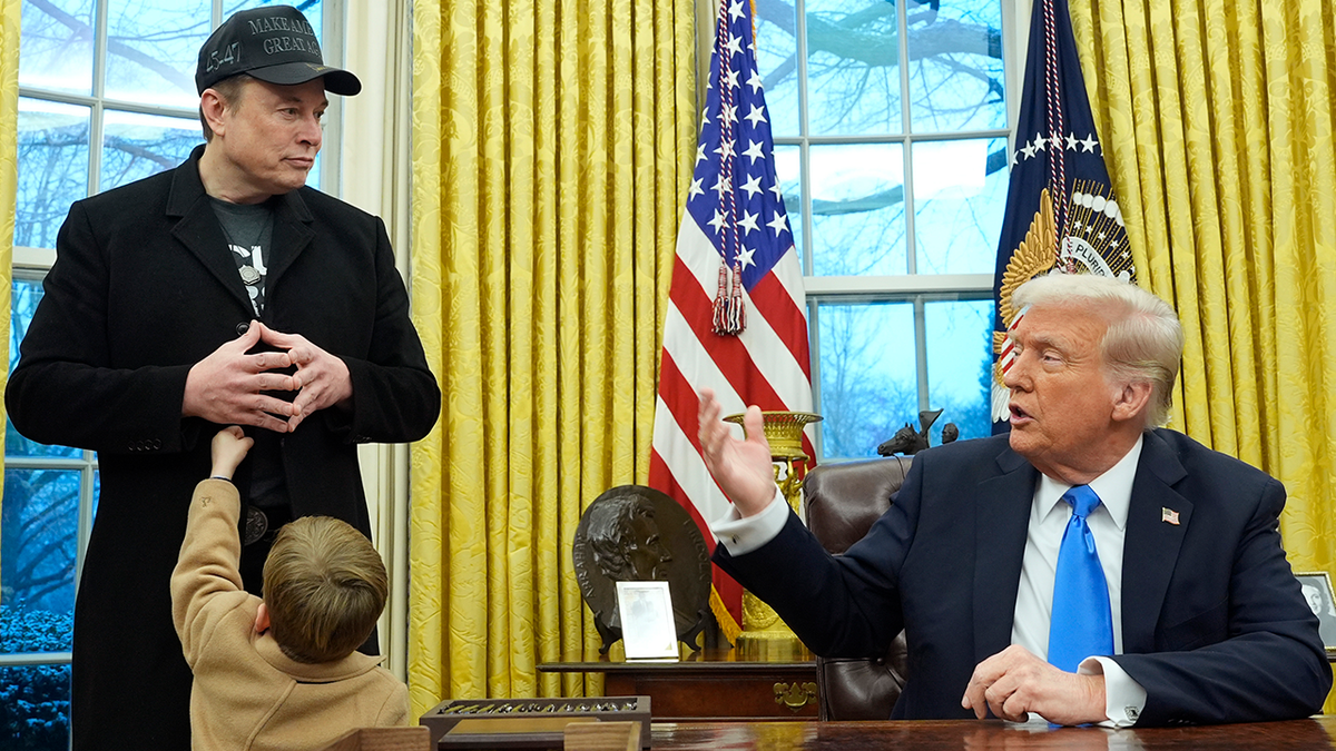 Trump Musk X in oval