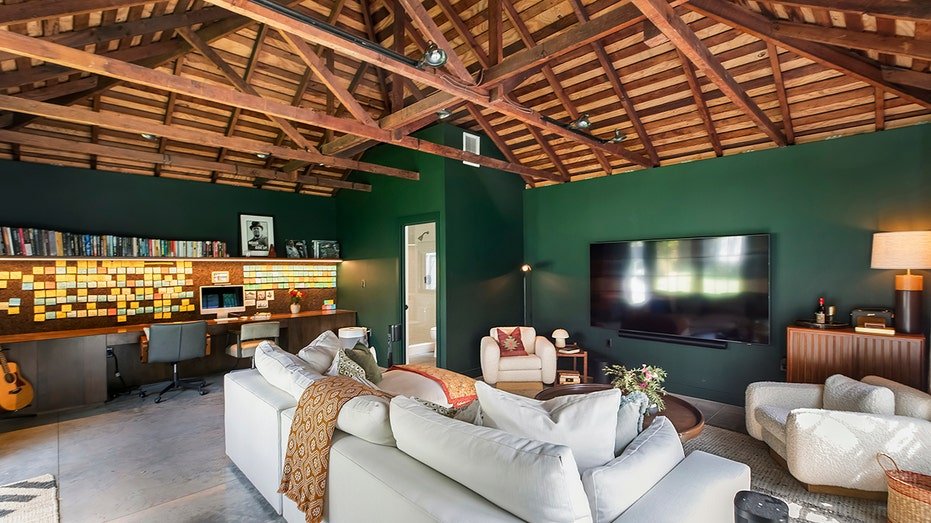 The guest house can also be used as a office space.