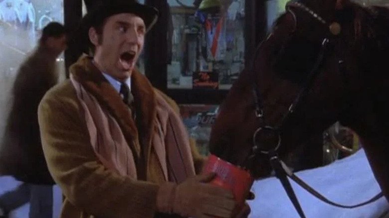 Kramer, sings to an outdoor horse while eating a box of beef-brino, a scene from Senefeld.