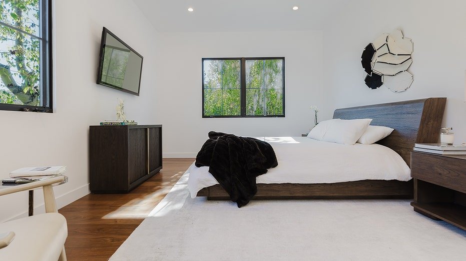The house also has a secondary basic suite with a flat -screen TV.