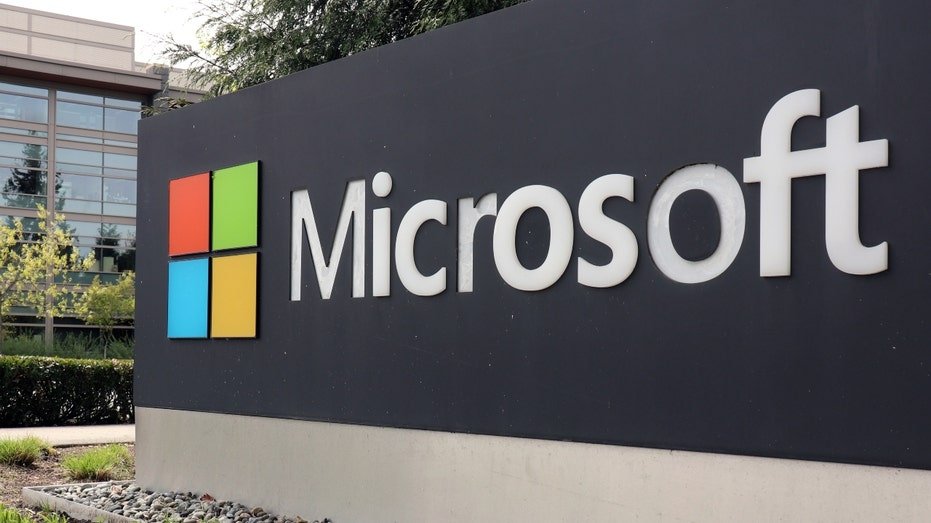 Logo determines the edge of the Microsoft Corporate