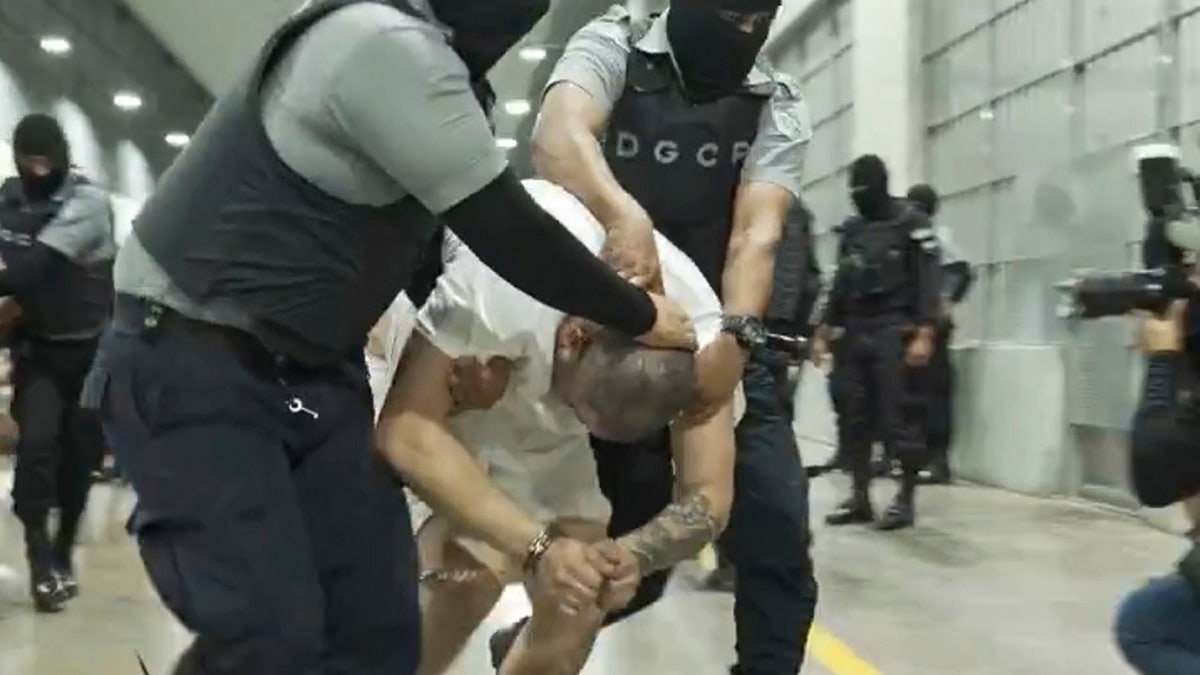 Kilmar Abrego Garcia is dealt with by the guards in El Salvador