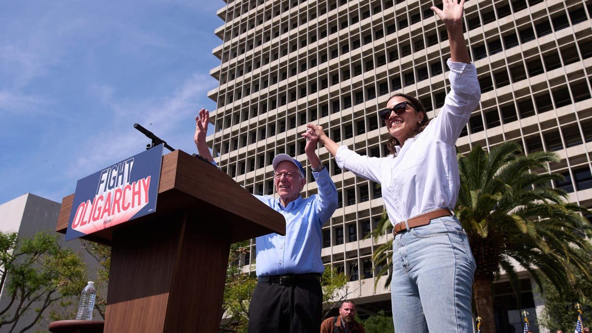 Sanders and AOC waving the crowd