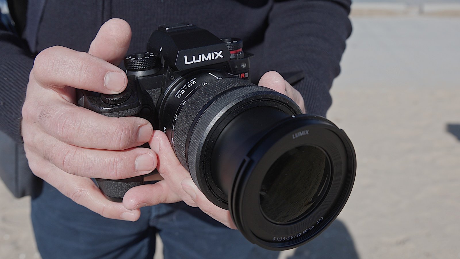 Panasonic S1R II provides gunfire up to 40 frames per second in electronic shutter mode.
