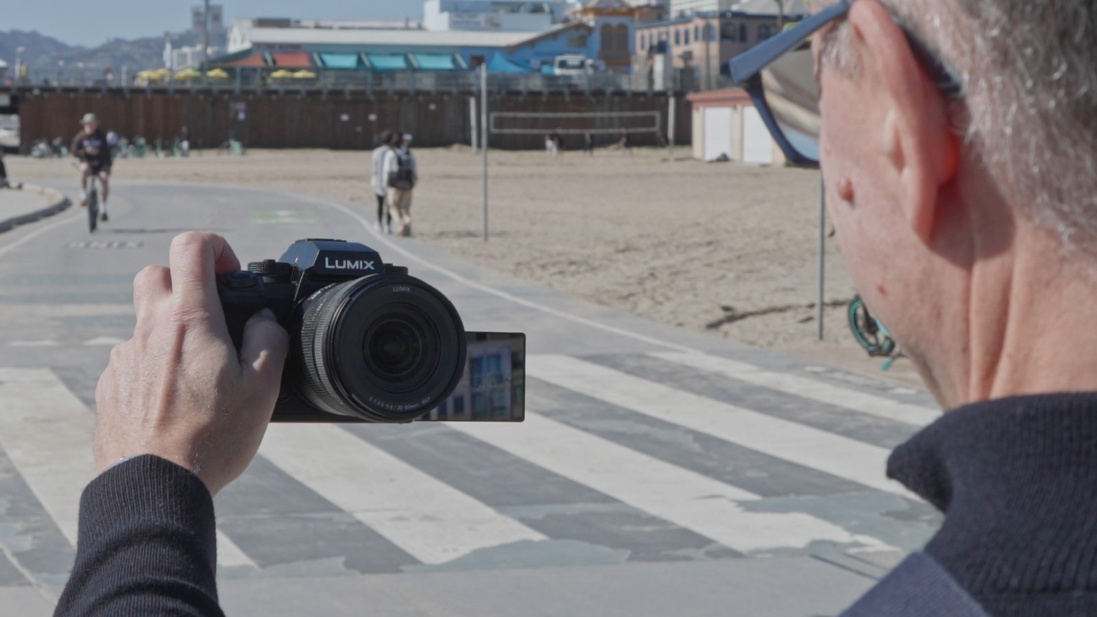 Panasonic S1R II is an excellent blog camera thanks to the innovative installation system.