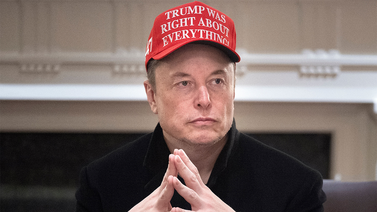 Elon Musk wears the Trump hat