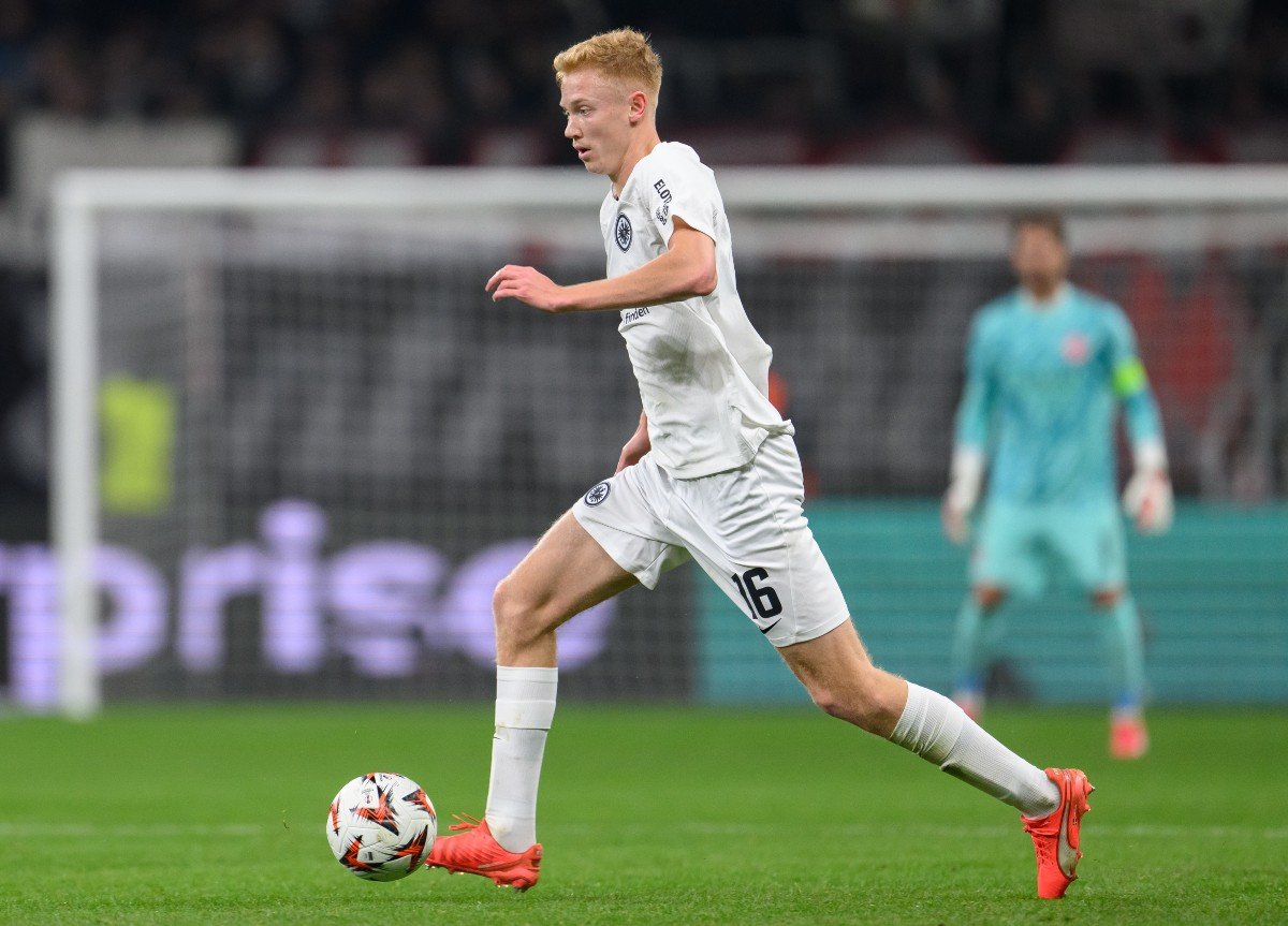 Hugo Larson at work for the Frankfurt