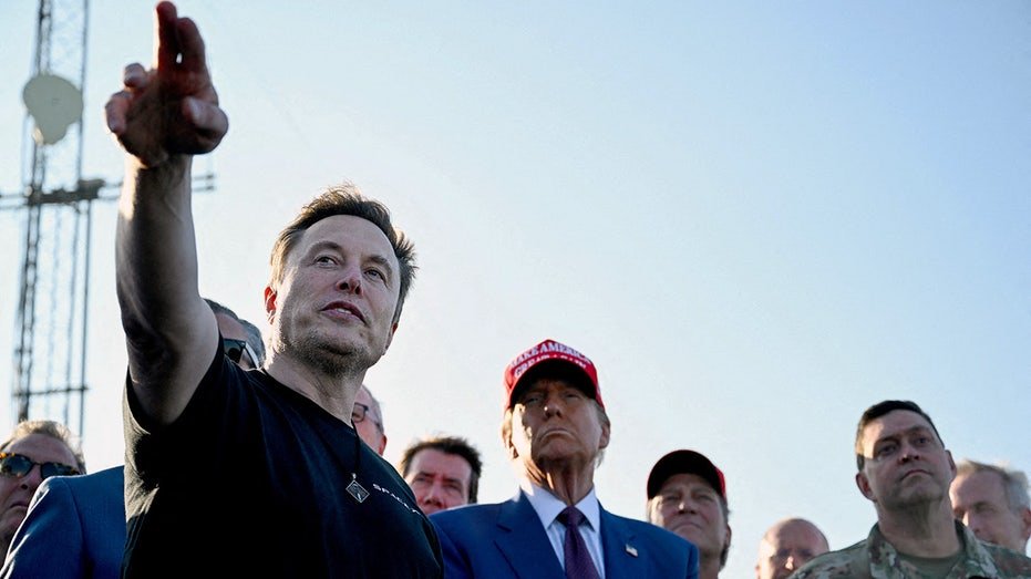 Elon Musk speaks with Donald Trump during the launch of a Spacex test