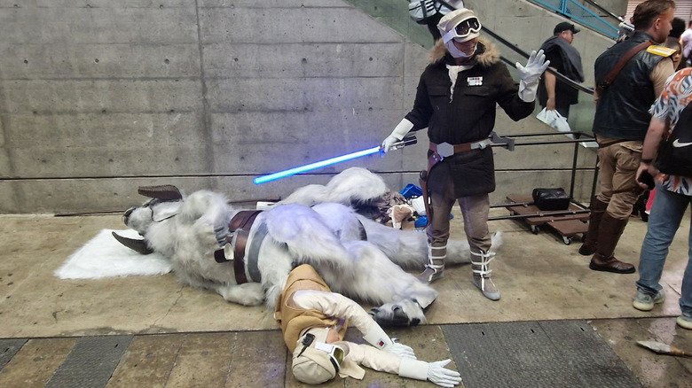 A influential player wears Han next to Locke and fabricated in a star war celebration