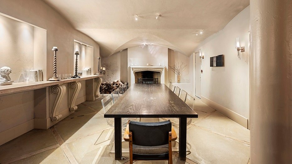 The residents of the building can also reach the dining room, which is proud of a fireplace.