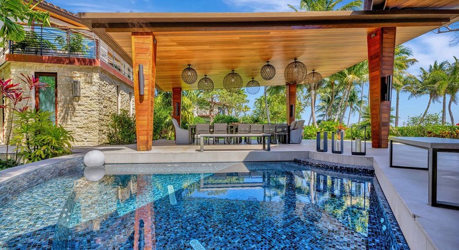 It provides a lot of outdoor entertainment space