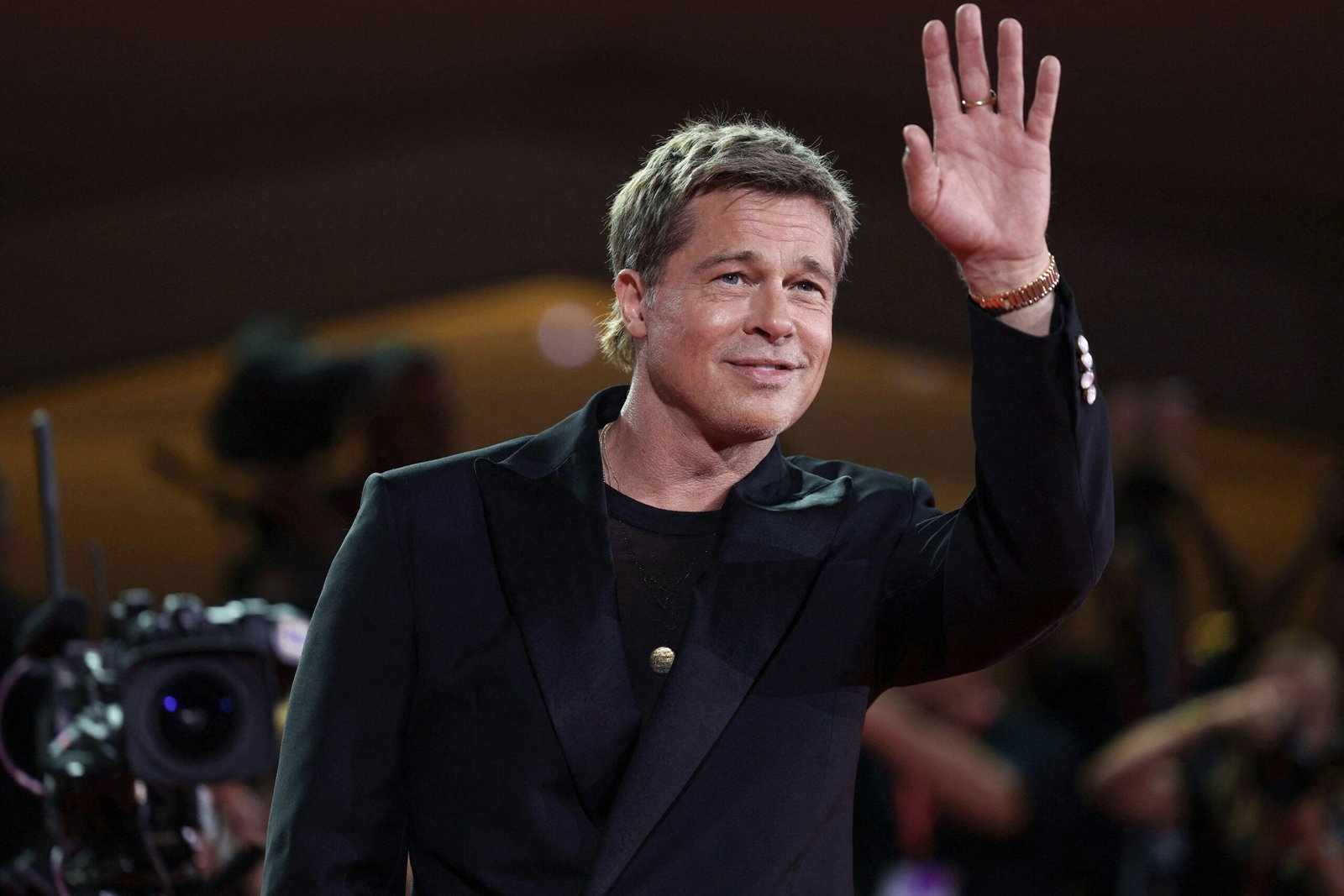 Brad Wave Pitt in the cameras during the first show 