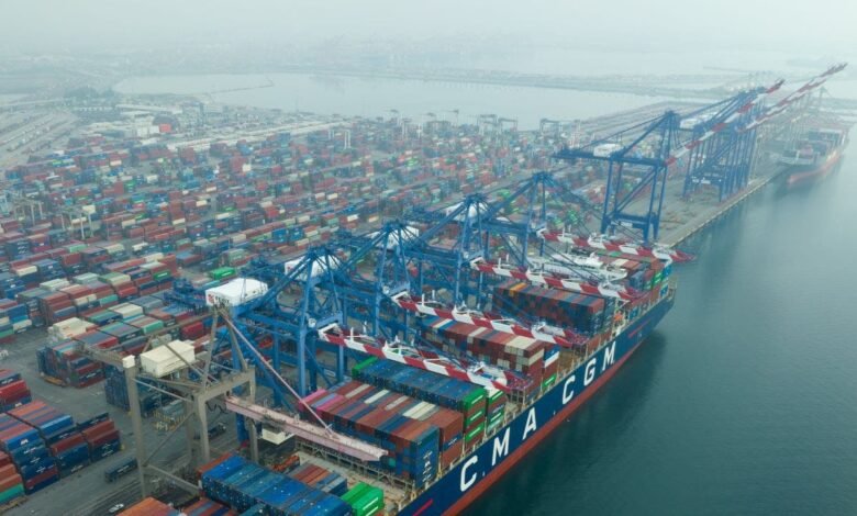 1746022286 US first quarter GDP Economy contracted at a 03 rate.jpg