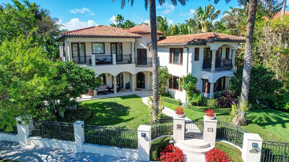 The seller is looking for 28.995 million dollars for the Fort Lauderdel house