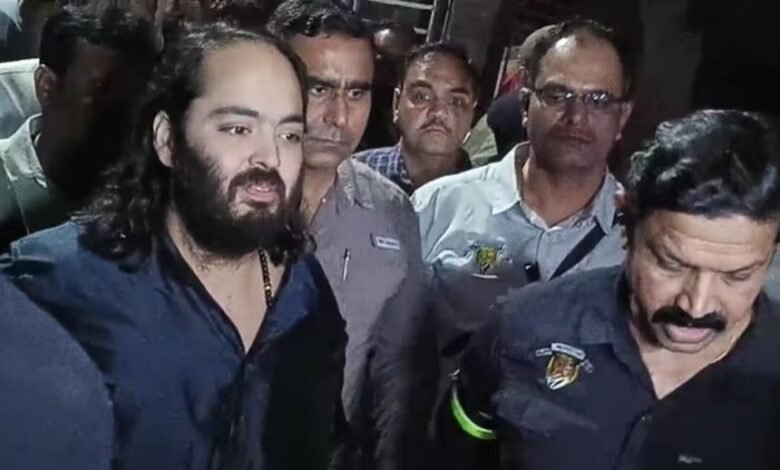 680c63be69971 anant ambani reached at dwarkadhish temple padayatra ends 264024956 16x9.jpg
