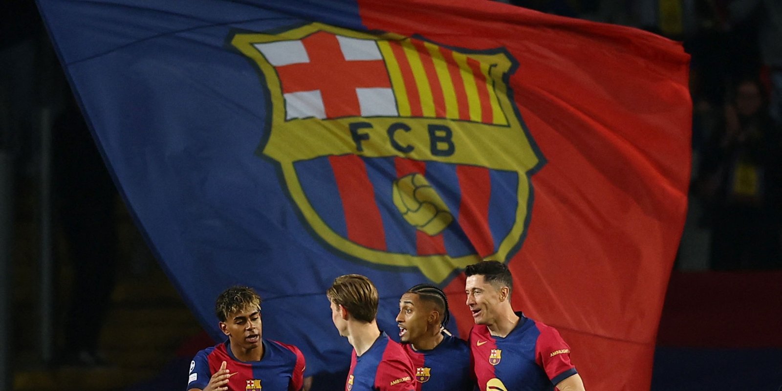 Robert Lewandowski of Barcelona is celebrating Barcelona by scoring their second goal with Ravenna, Lamine Yamal and Frenki de Jong