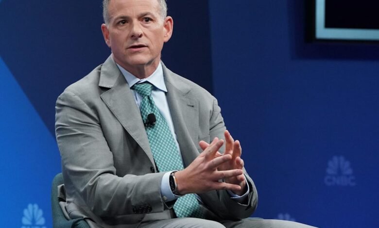 Billionaire David Einhorns hedge fund crushed the market last quarter.jpeg