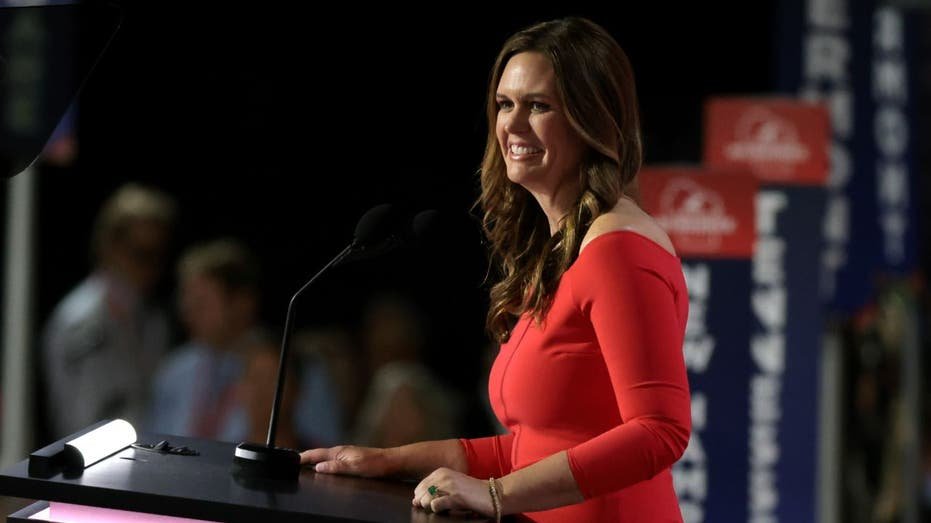 Arkanas Ruler Sarah Hakabi Sanders speaks in RNC