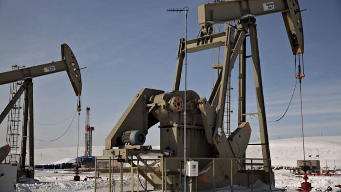 Oil price plunge puts US shale production in peril.jpg