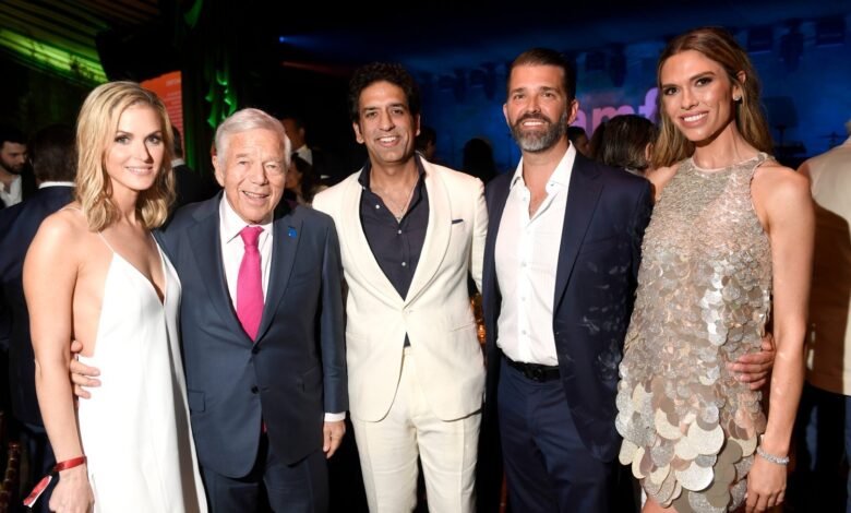 Trump Hangers On Open New Club for Other Rich Suck Ups.jpg