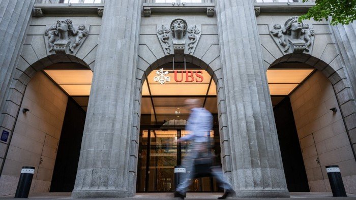 UBS Barclays and SocGen reap trading windfall from market turmoil.jpg