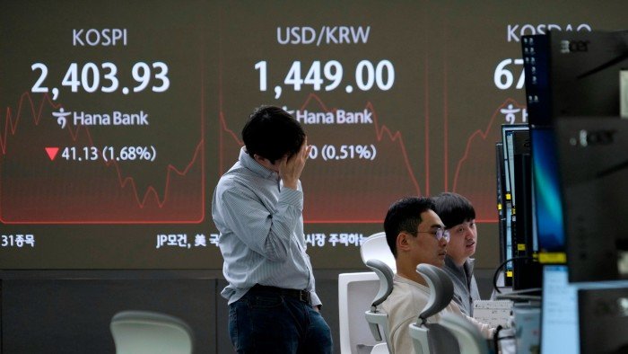US dollars haven status under threat fund managers warn.jpg