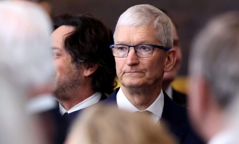 1746059350 Apple must halt non app store sales commissions judge says.jpg